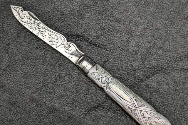 英国アンティークの折りたたみナイフ