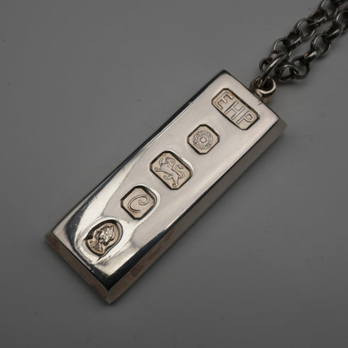 1977 British Vintage Sterling Silver Jubilee Ingot Pendant with Sterling Silver Chain Total 42.3g With Case