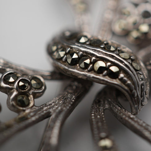 Vintage Sterling Silver Marcasite Ribbon Design Brooch 10.5g