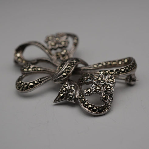 Vintage Sterling Silver Marcasite Ribbon Design Brooch 10.5g