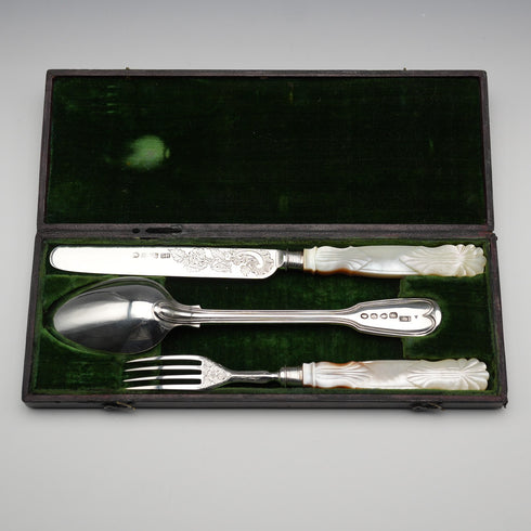 約1838年 英國古董純銀與珍珠母貝製洗禮餐具組 附盒 Samuel Harwood