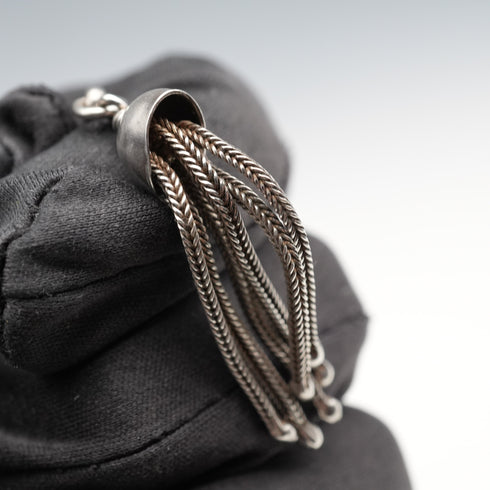 Vintage sterling silver tassel-decorated chain with ring clasp, 24cm total length, 12g