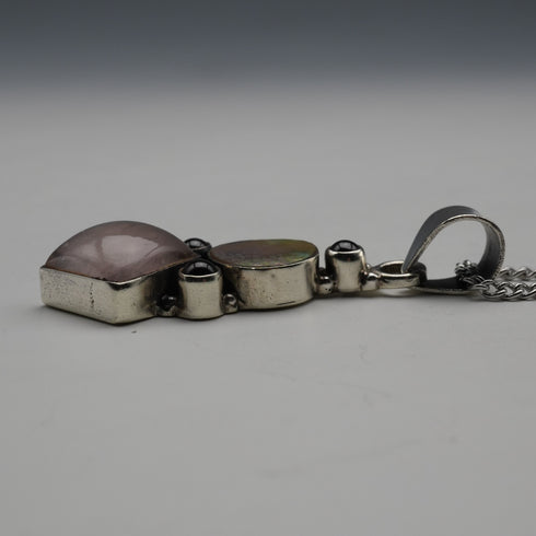 Colgante vintage de plata de ley con diseño Arts & Crafts y piedras múltiples, con cadena