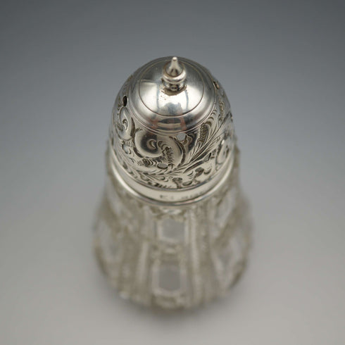 Azucarero antiguo inglés de 1907, cristal tallado y tapa de plata de ley, Robert Pringle