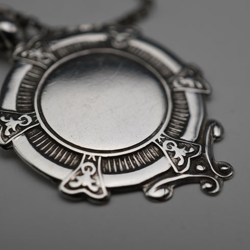 1934 British vintage sterling silver medal pendant, total 11g, with sterling silver chain, Robert Pringle