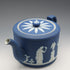 Tetera antigua de estilo tambor, Wedgwood Jasperware, Inglaterra, circa 1900
