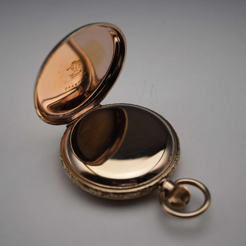 Años 1910, antigüedad británica, reloj de bolsillo Russell de tapa abierta, caja chapada en oro, en buen estado de funcionamiento