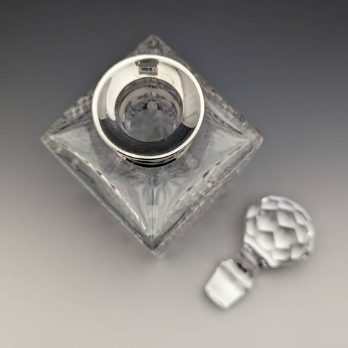 1982 年英國復古切割玻璃方形醒酒器,純銀裝飾 CJ Vander