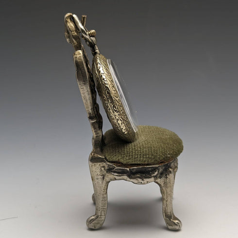 1940年代 真鍮製 椅子型 懐中時計ホルダー モスグリーンシート