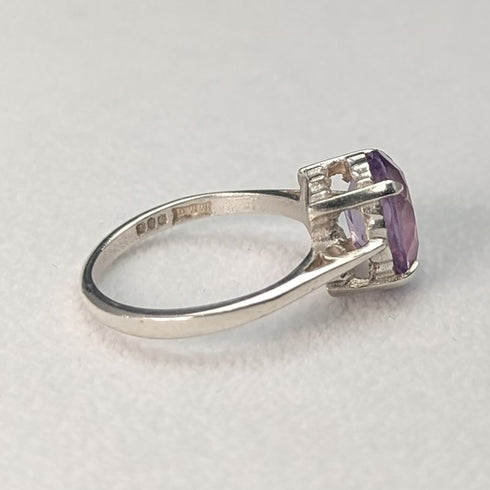 British vintage jewelry amethyst sterling silver ring (size 12-13)