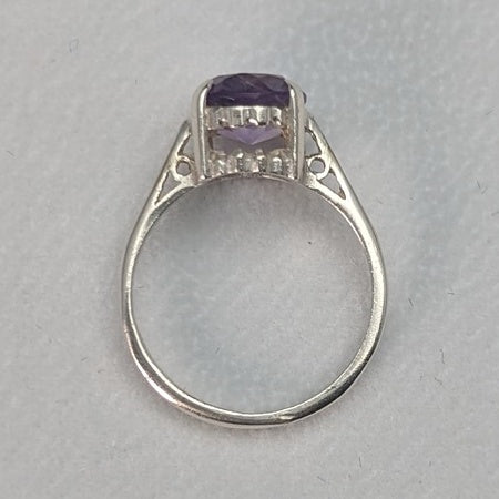 British vintage jewelry amethyst sterling silver ring (size 12-13)