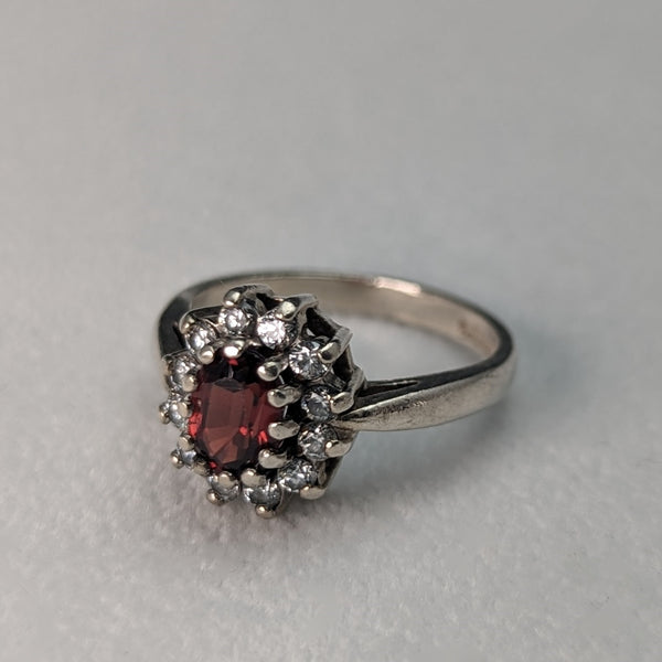 British Vintage Jewelry Red & White Stone Sterling Silver Ring Ring