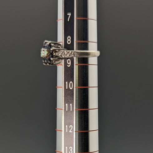 英国ヴィンテージジュエリー ダークブルーストーン&オパール3連フラワー シルバーリング(8-9号) 指輪