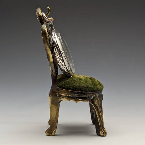 1920 年代黃銅椅懷錶架綠色床單