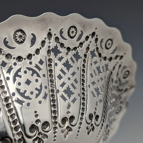 1894年 英国アンティーク 純銀製 ピアス装飾 ボウル/デッシュ 232g Martin Hall