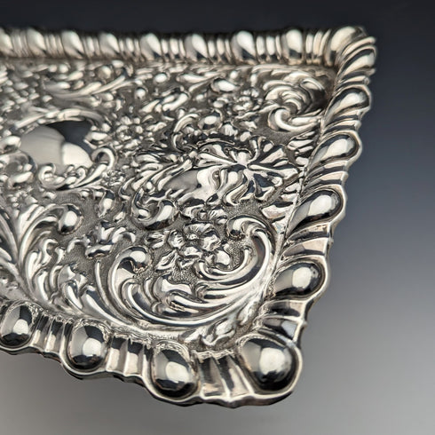 1905年 英国アンティーク 純銀 レリーフ彫刻 ドレッシングテーブルトレイ 336g Horrace Woodward