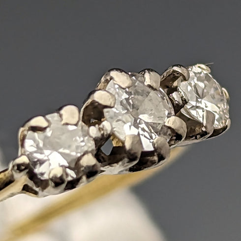 英国ヴィンテージジュエリー トリプルダイアモンド 9ctゴールドリング 指輪