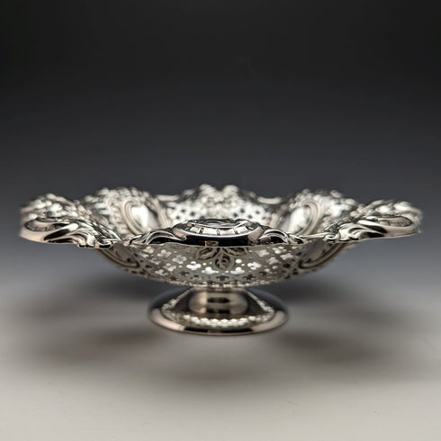 1897年 英国アンティーク 純銀製 ピアス装飾 脚付きボウル 大小ペア 計340g MAPPIN BROS