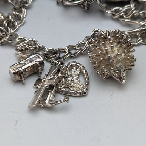 1976年 英国ヴィンテージ 純銀製 チャームブレスレット 67g