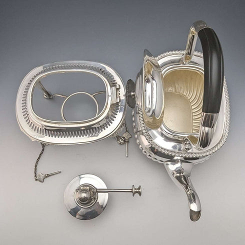 1905 年左右英國古董鍍銀水壺和燃燒器支架套裝 Mappin&Webb
