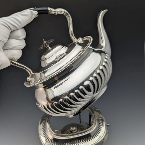 1905 年左右英國古董鍍銀水壺和燃燒器支架套裝 Mappin&Webb