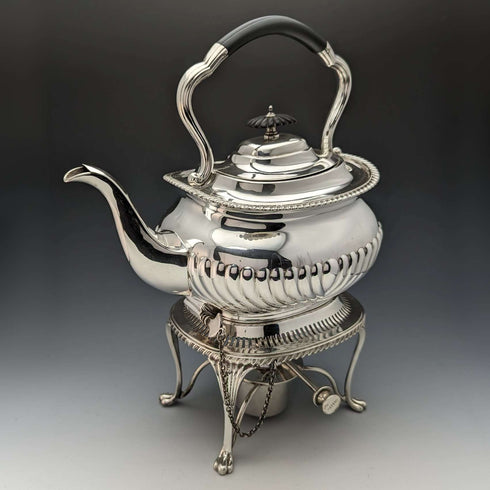 1905 年左右英國古董鍍銀水壺和燃燒器支架套裝 Mappin&Webb