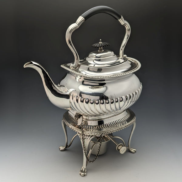 1905 年左右英國古董鍍銀水壺和燃燒器支架套裝 Mappin&Webb