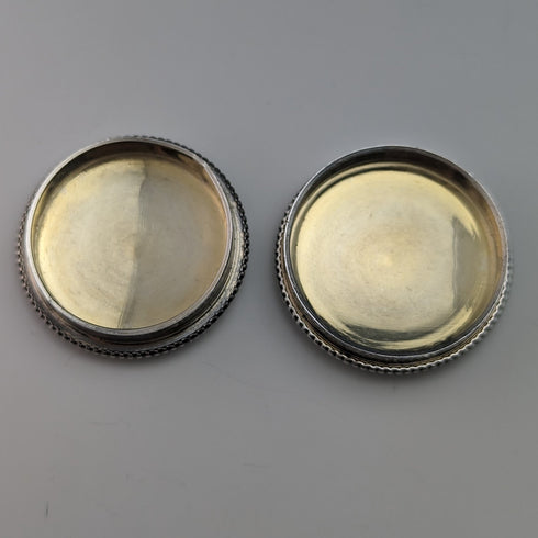 約 1920 年法國古董 800 銀胭脂盒,帶花籃扭索飾琺瑯裝飾