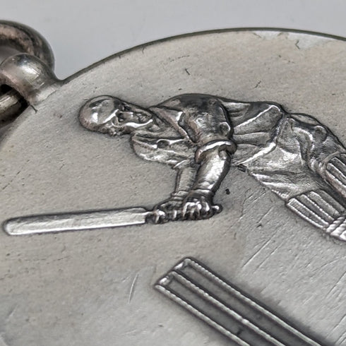 1930年 英国ヴィンテージ 純銀製クリケットメダルフォブ Navy, Army & Air Force Institute