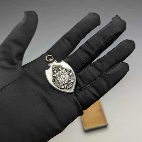 1928 年英國復古純銀盾牌鑰匙扣,裝在 Fattorini & Sons 盒中