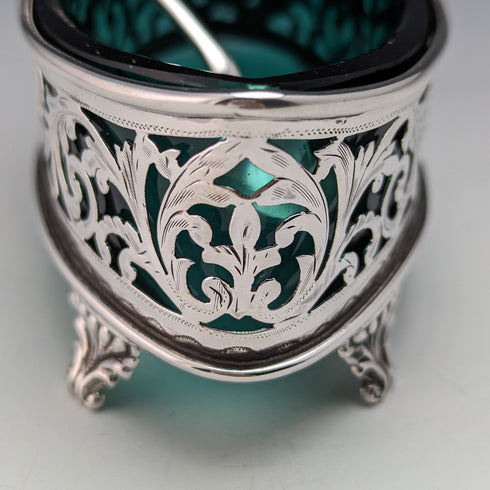 1904年 英国アンティーク 純銀&グリーングラス ソルトディッシュ&スプーン William Hair Haseler