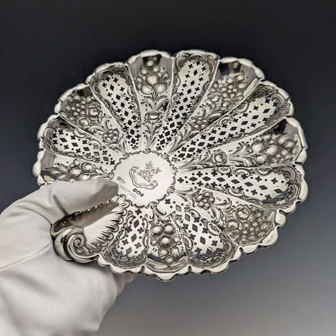 1895 British antique sterling silver shell dish with legs 238g James Dixon