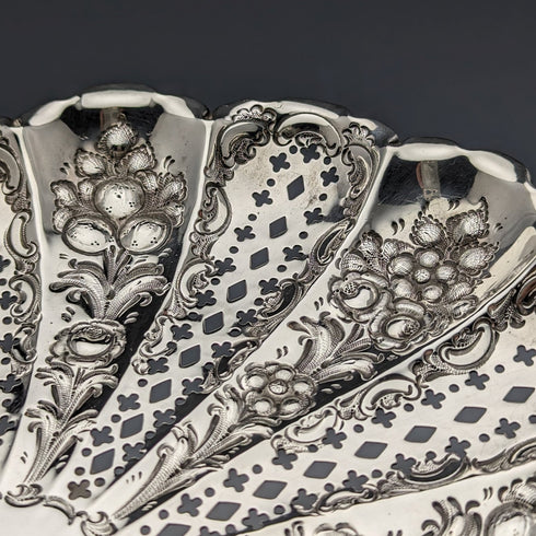 1895年 英国アンティーク 純銀製 シェル型脚付きディッシュ 238g James Dixon