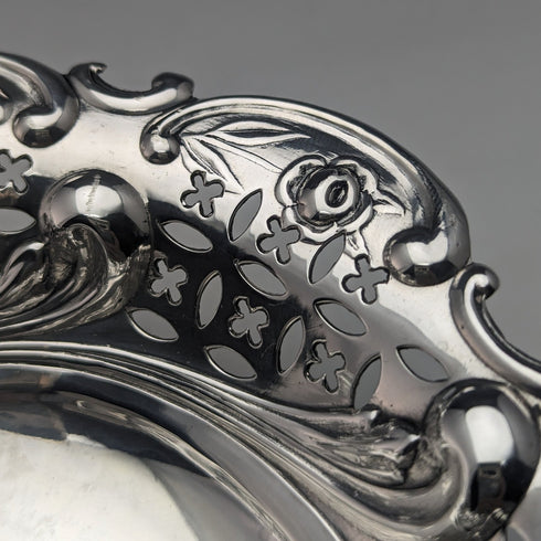 1895年 英国アンティーク 純銀製 脚付きボンボンディッシュペア 128g William Hutton