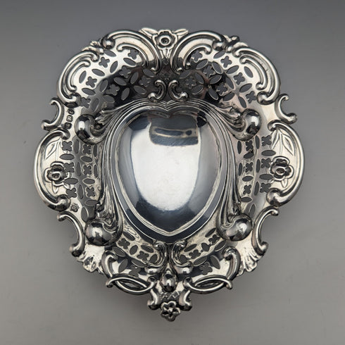 1895年 英国アンティーク 純銀製 脚付きボンボンディッシュペア 128g William Hutton