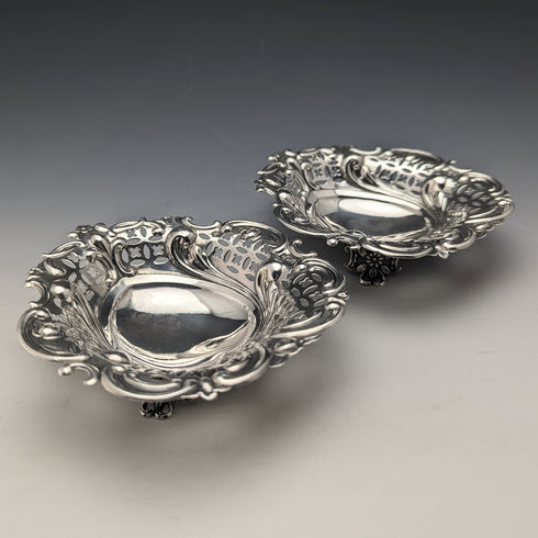 1895年 英国アンティーク 純銀製 脚付きボンボンディッシュペア 128g William Hutton