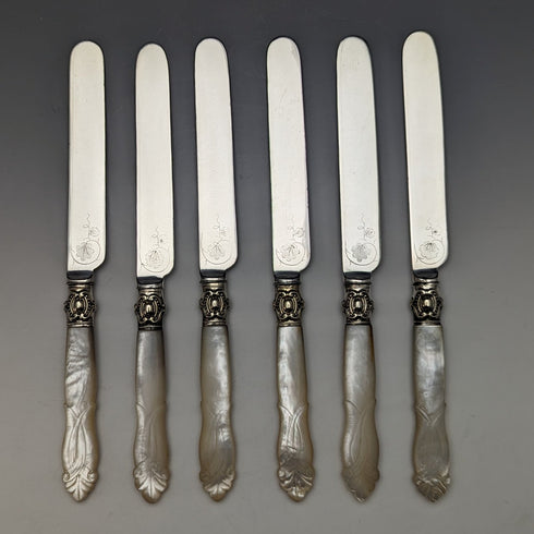 19世紀後半 英国アンティーク 彫刻白蝶貝ハンドル デザートカトラリー6ペアセット 木箱入り