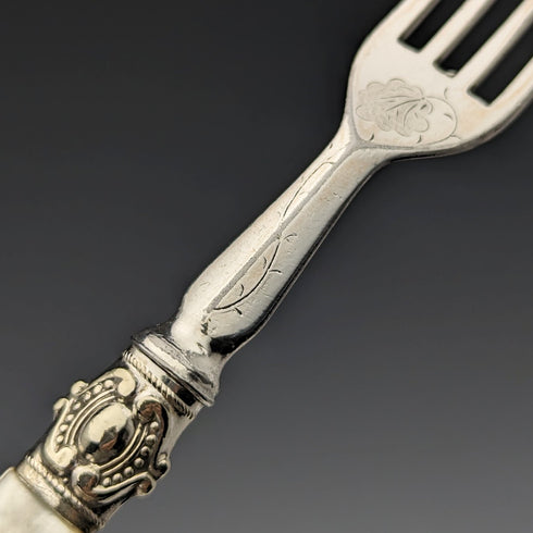 Late 19th Century British Antique Engraved White Pearl Handle Dessert Cutlery 6 Pair Set in Wooden Box