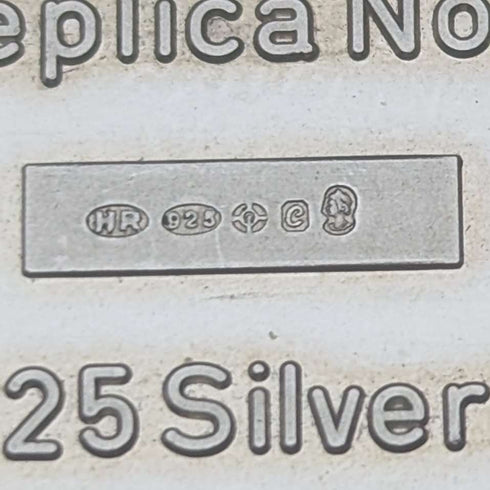 1977 年伊莉莎白二世 25 週年加冕週年紀念純銀 1 英鎊郵票複製品 32 克