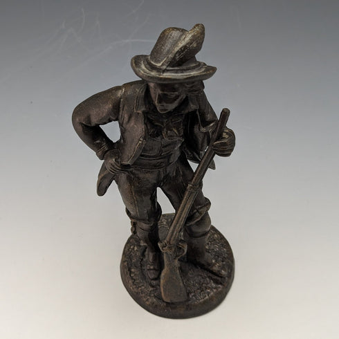 復古青銅人持槍雕像