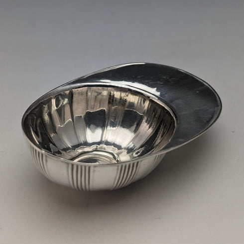 英国アンティーク シルバープレート製 ジョッキーキャップ型ティーキャディースプーン