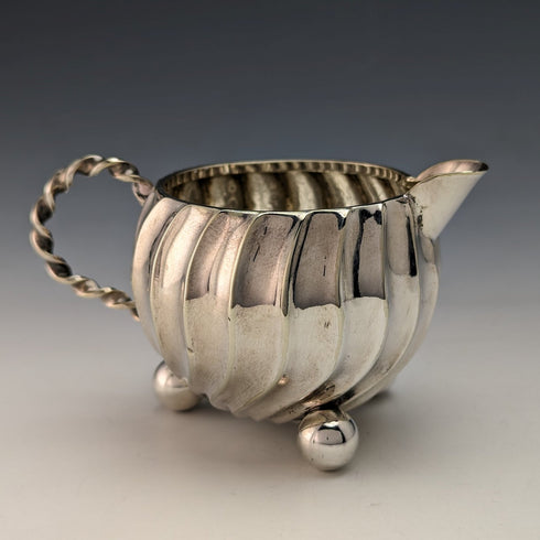 ビクトリアン後期 英国アンティーク シルバープレート製クリームジャグ