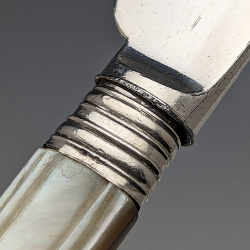 英国アンティーク 彫刻白蝶貝ハンドル デザートカトラリー6ペアセット Elkington & Mason