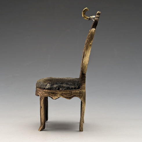 1920 年代黃銅椅子懷錶架灰色床單