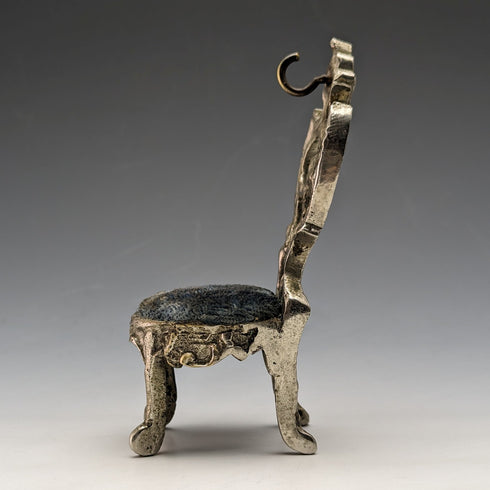 1920 年代黃銅椅懷錶架綠色床單