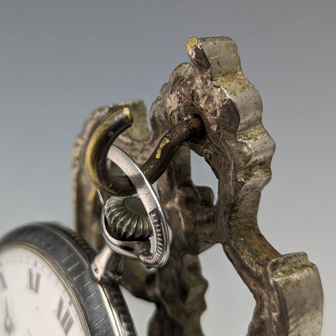 1920 年代黃銅椅懷錶架綠色床單