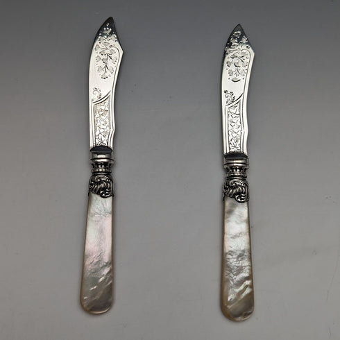 19世紀末 英国アンティーク 白蝶貝ハンドル バターナイフペア John Sanderson ケース入り