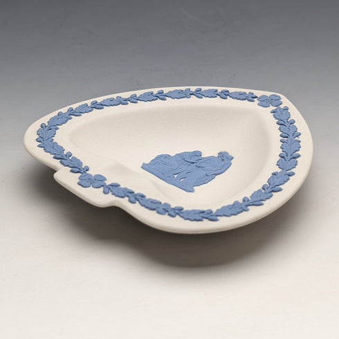 英国ヴィンテージ ウェッジウッド ジャスパーウェア製 スペード型ディッシュ ホワイト