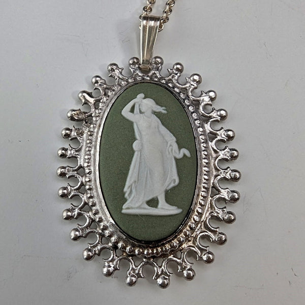1978 British Vintage Wedgwood Sterling Silver & Green Jasper Pendant Necklace