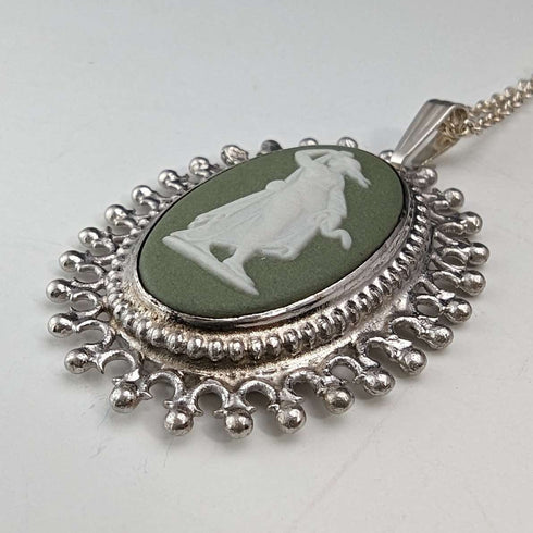 1978 British Vintage Wedgwood Sterling Silver & Green Jasper Pendant Necklace
